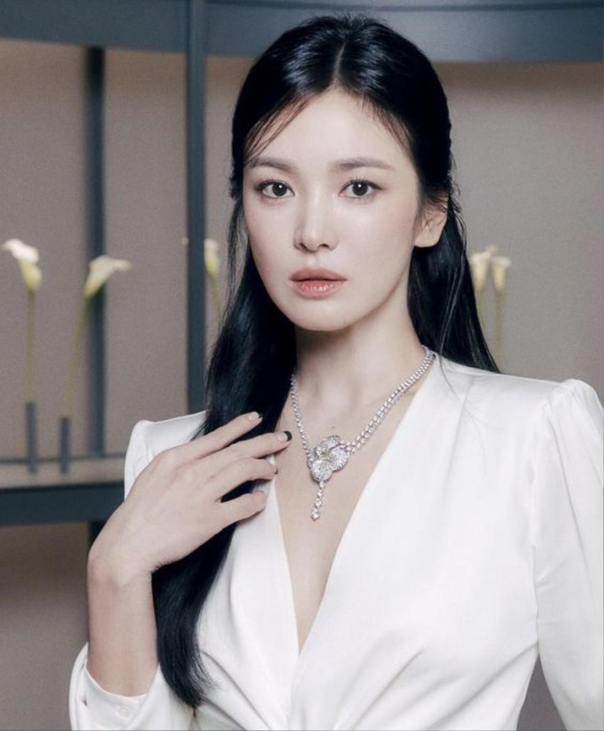 Song Hye Kyo bị réo gọi sau thành công của 'người tình trẻ' Ảnh 4