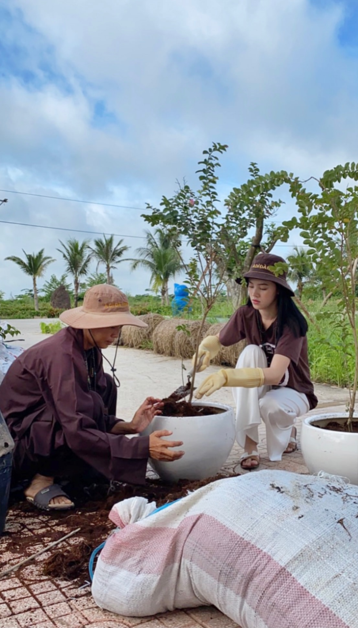 Cuộc sống của Hoa hậu Việt vướng tin đồn tiểu tam: Từng 'cạch mặt' Kỳ Duyên đến ở ẩn Ảnh 8