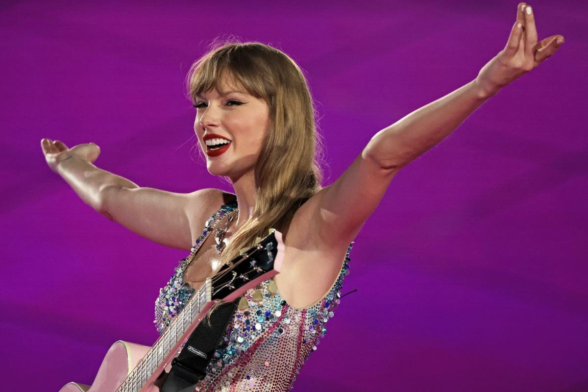 Đức Phúc khởi hành sang Singapore dự The Eras Tour của Taylor Swift? Ảnh 1