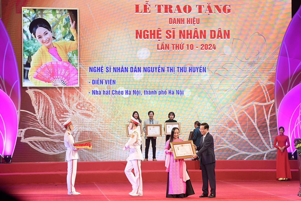 Nhiều nghệ sĩ hội ngộ tại Hà Nội, tham gia lễ trao tặng danh hiệu NSND, NSƯT Ảnh 4