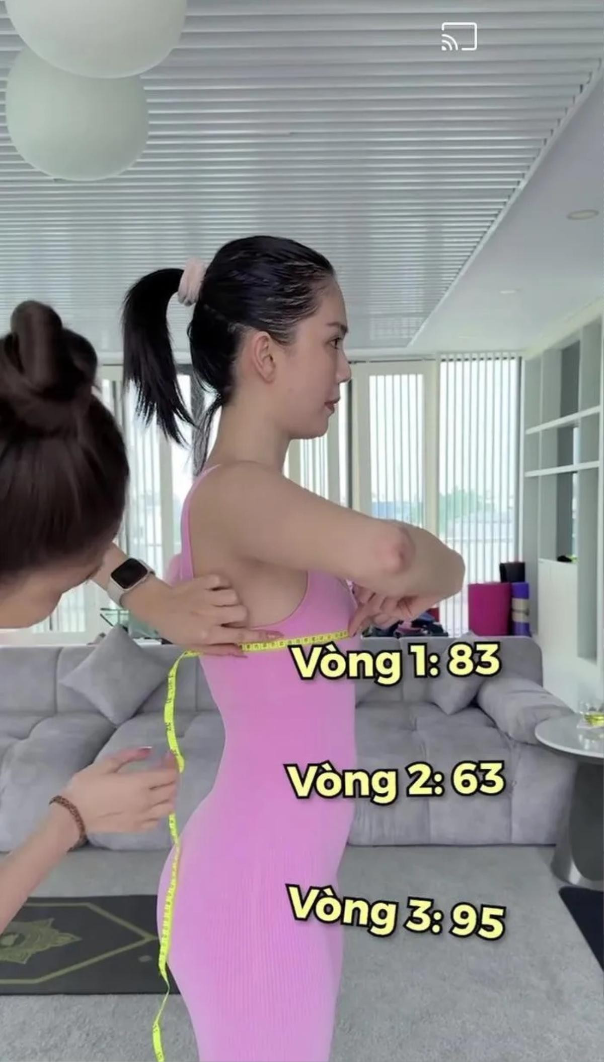 Nhã Phương lộ rõ múi bụng sau 5 tháng sinh con, vượt cả Ngọc Trinh Ảnh 5