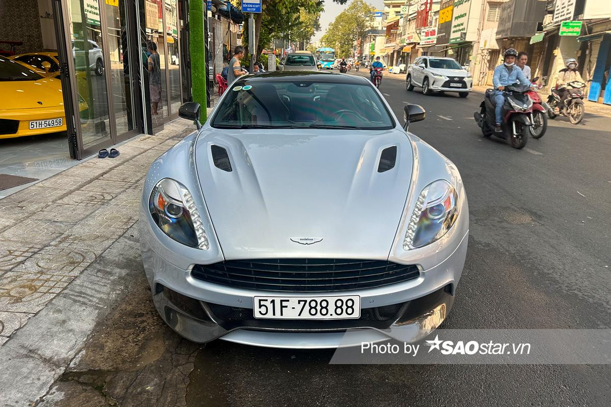 Ông Đặng Lê Nguyên Vũ cầm lái Aston Martin Vanquish biển số khủng Ảnh 4