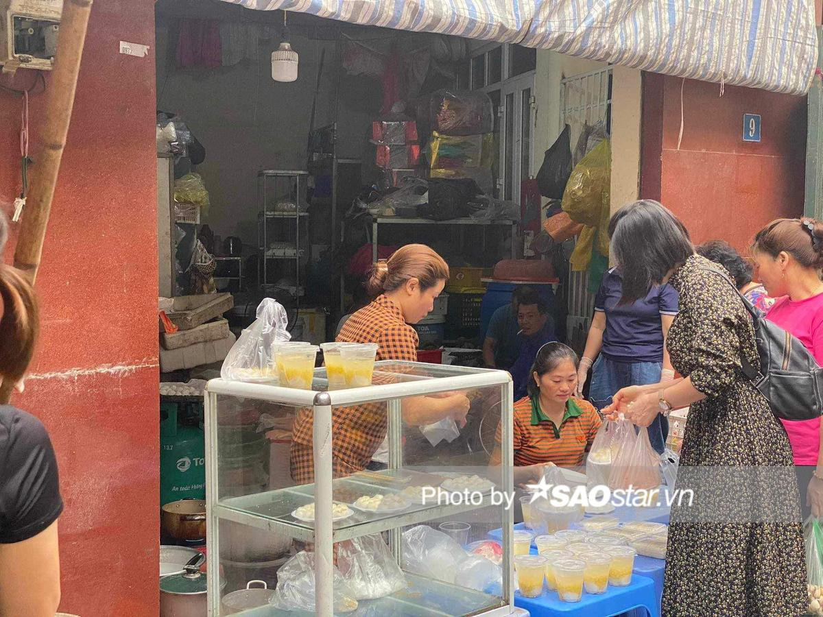 Tết Hàn thực, người Hà Nội dậy từ sáng sớm đi mua bánh trôi, bánh chay dâng cúng tổ tiên Ảnh 2