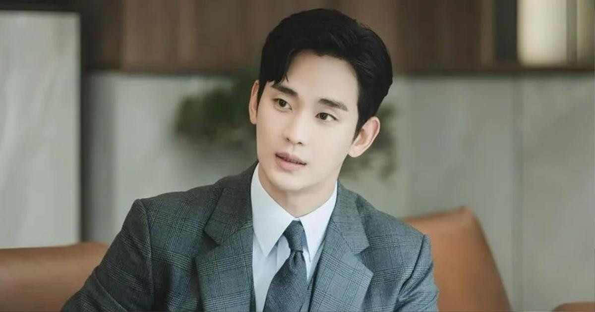 Chùm ảnh hồi cấp 3 bóc mẽ nhan sắc thật của Kim Soo Hyun, fan nhìn muốn xỉu ngang Ảnh 4