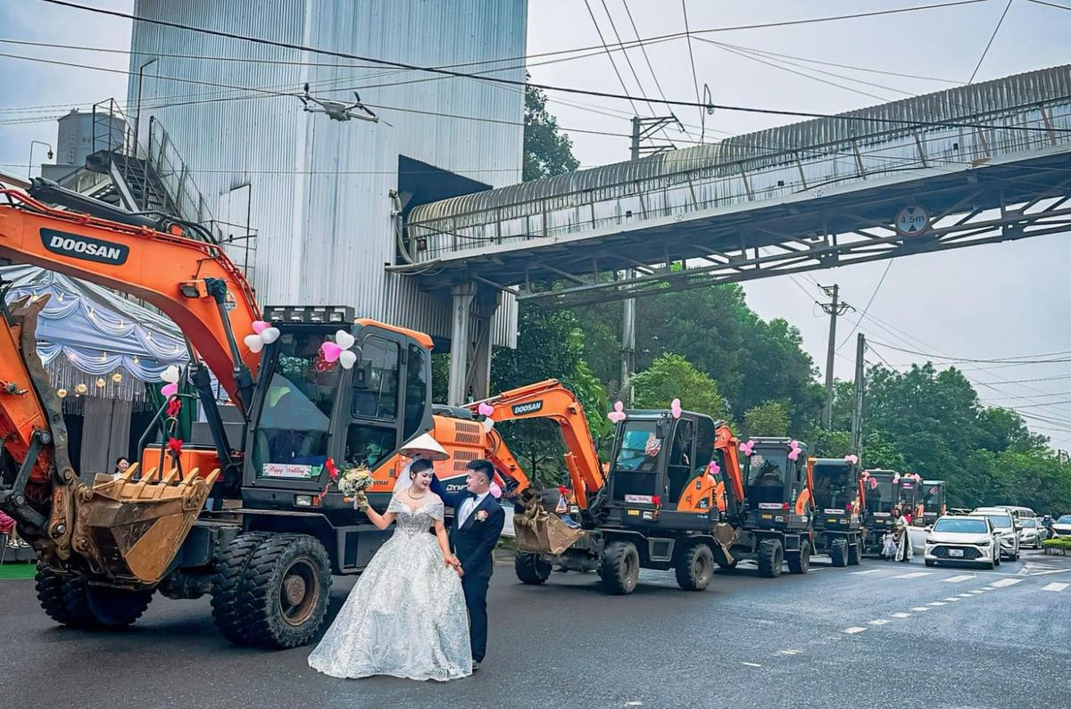 Đi rước dâu với dàn phương tiện 'khủng', chú rể khiến nhà gái ngỡ ngàng, bố vợ cũng giật mình Ảnh 1