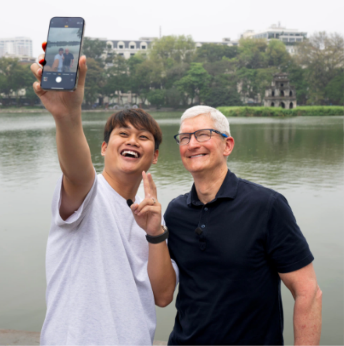 Duy Thẩm là ai mà Tim Cook - CEO Apple gặp riêng, cùng đi dạo và uống cà phê? Ảnh 2