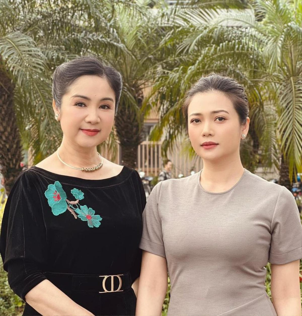 Mẹ ruột Hồng Diễm và vợ cũ Quang Sự đọ sắc: Người là nữ hoàng ảnh lịch, người quyến rũ ở tuổi 43 Ảnh 1