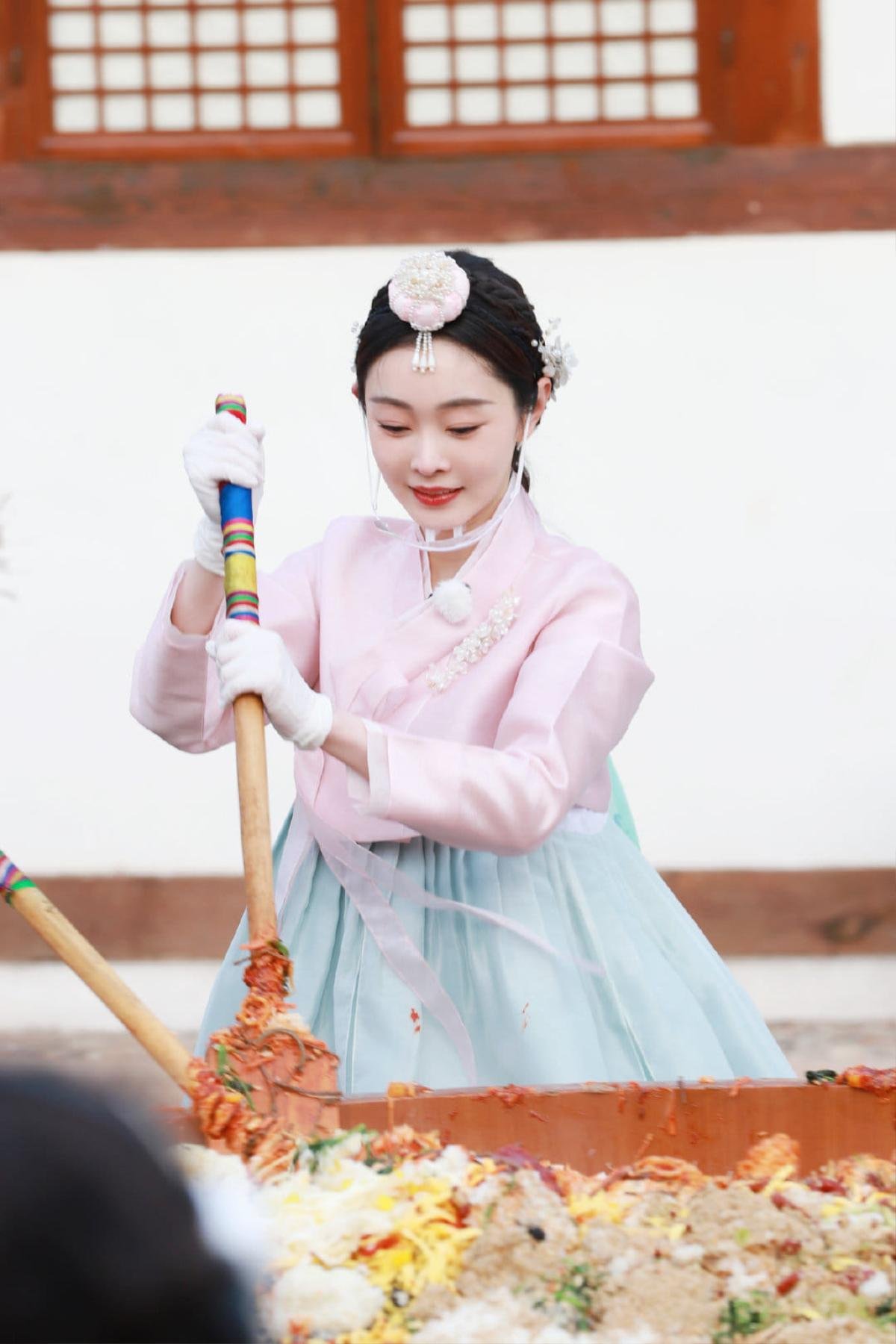 Bạn gái La Vân Hi diện Hanbok đỉnh thế nào mà được so với Lưu Diệc Phi – Song Hye Kyo? Ảnh 2