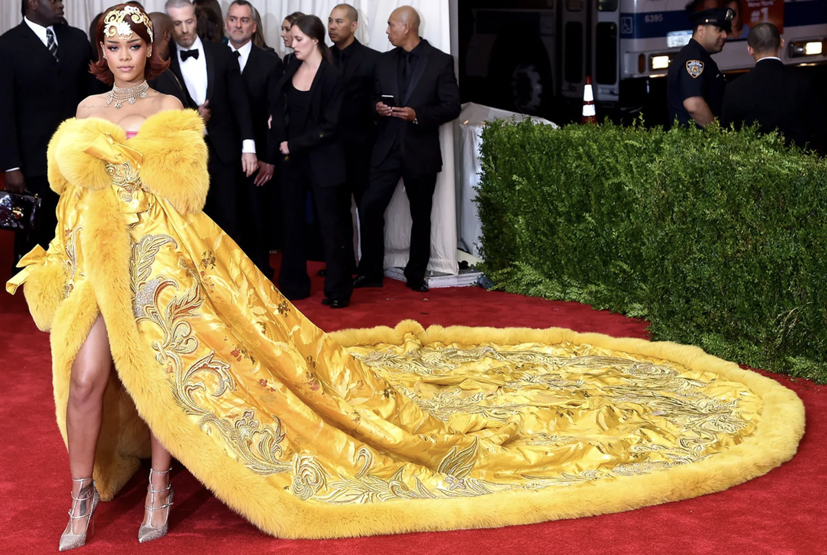 'Tắc kè hoa' Rihanna tại Met Gala Ảnh 5