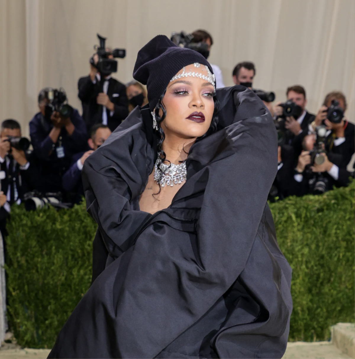 'Tắc kè hoa' Rihanna tại Met Gala Ảnh 2