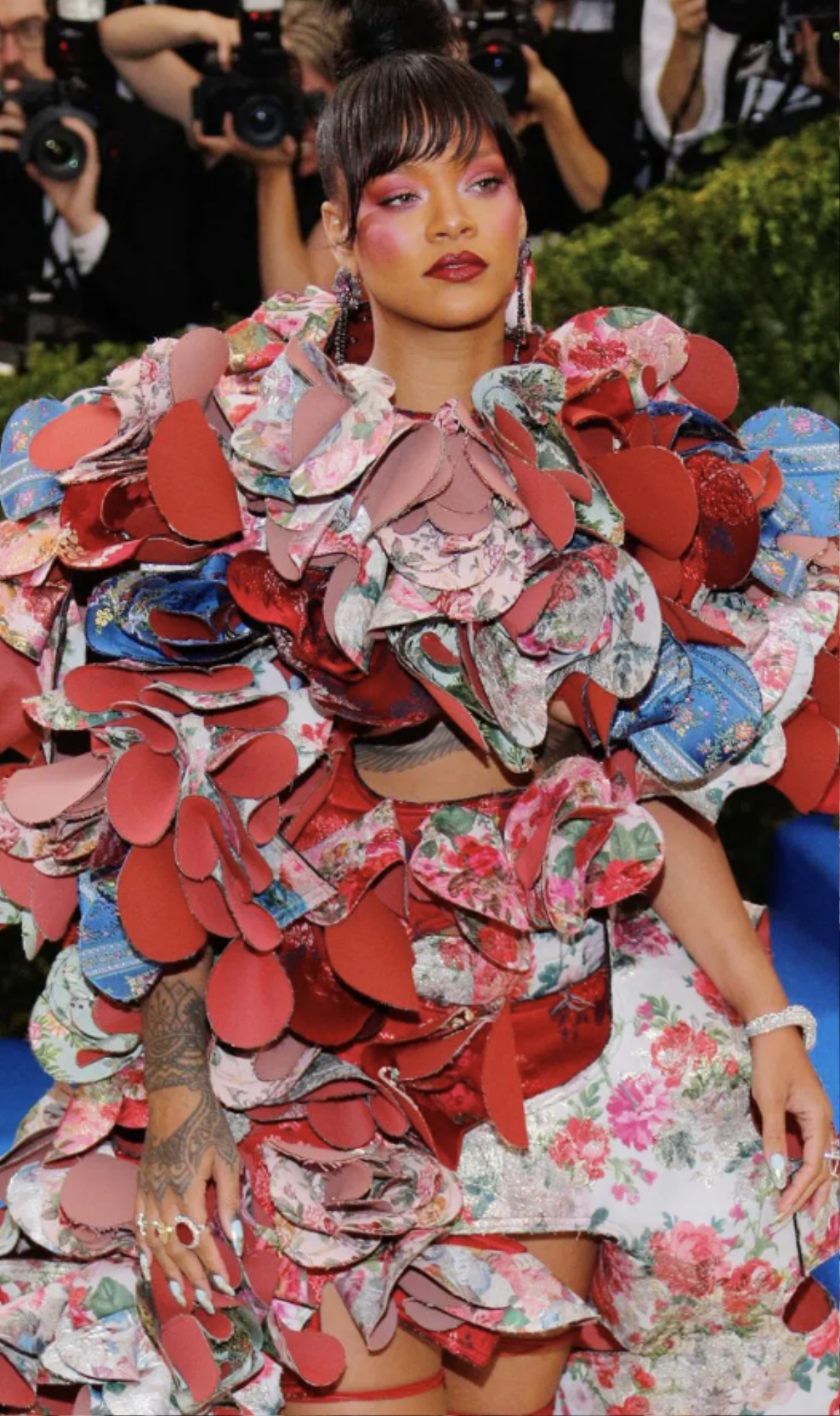 'Tắc kè hoa' Rihanna tại Met Gala Ảnh 4