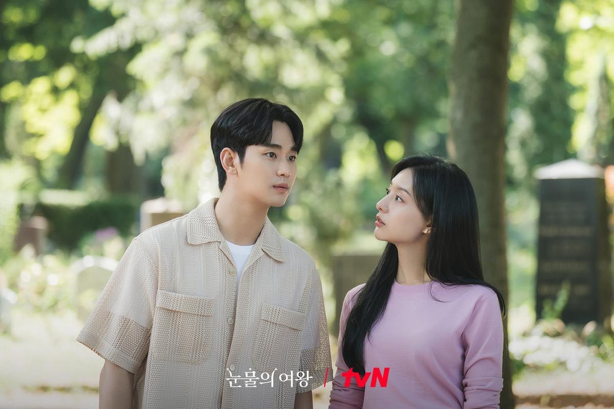 Thoả mong đợi của fan, Kim Soo Hyun và Kim Ji Won công khai trái ngọt ngay khi Nữ Hoàng Nước Mắt kết thúc Ảnh 2