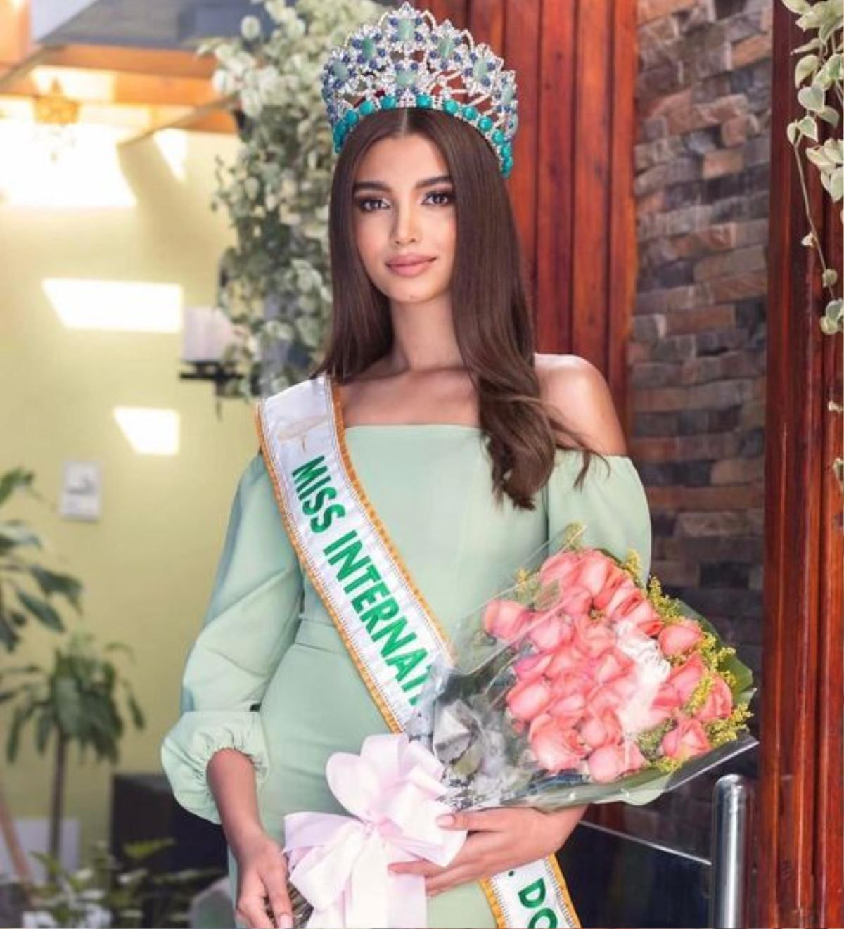 Á hậu 4 - Hoa hậu Quốc tế 2022 cởi bỏ danh hiệu, tiếp tục chinh phục Miss Universe Ảnh 6