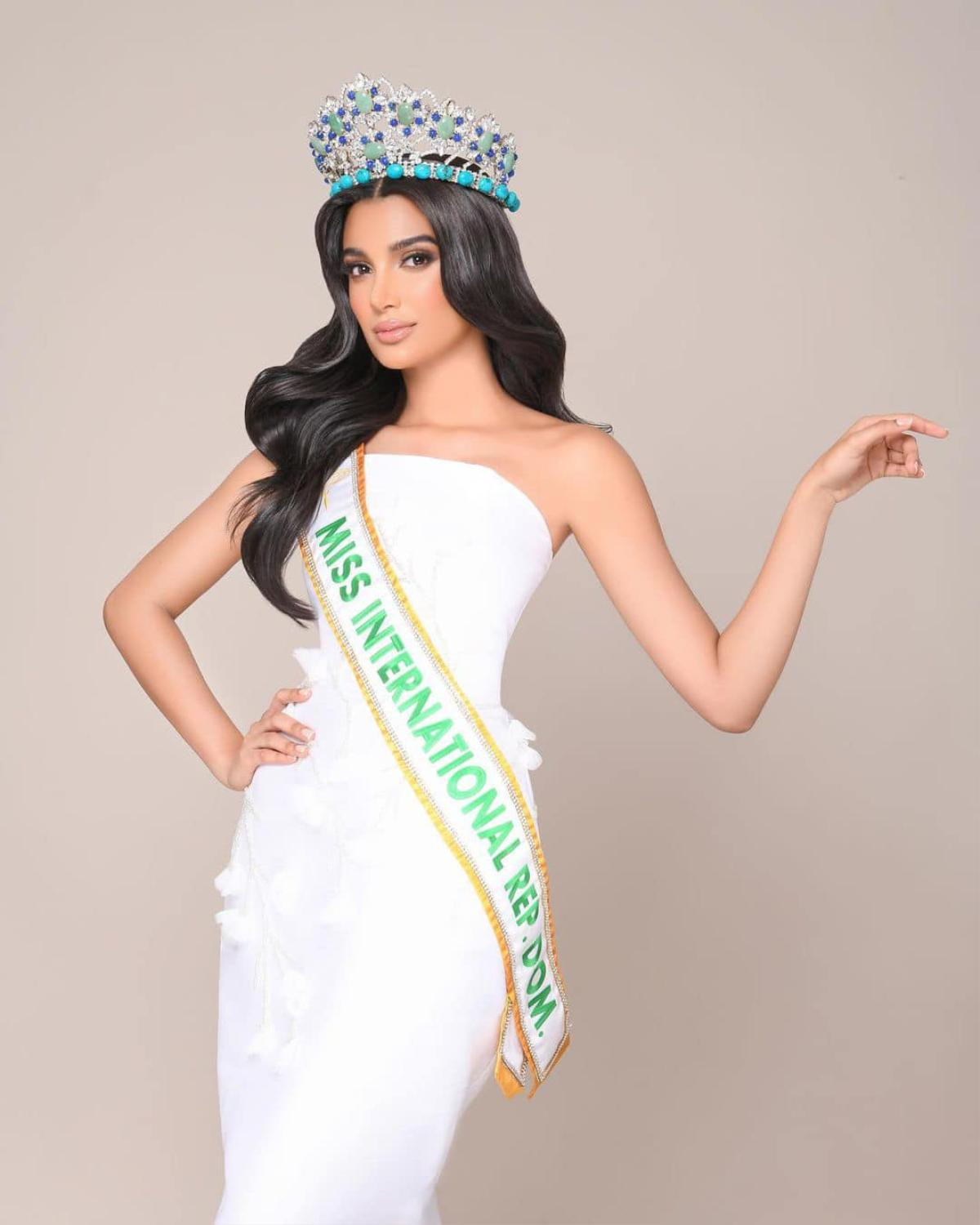 Á hậu 4 - Hoa hậu Quốc tế 2022 cởi bỏ danh hiệu, tiếp tục chinh phục Miss Universe Ảnh 5