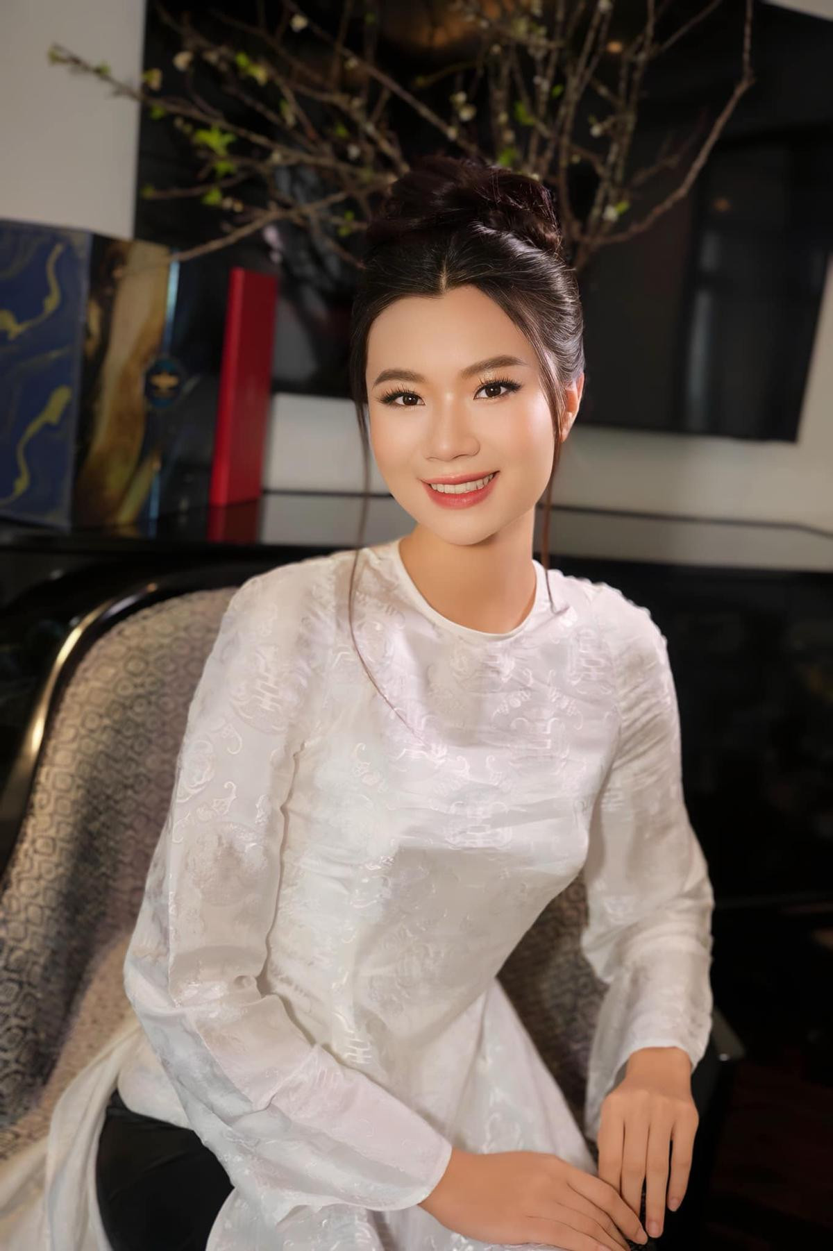 Á hậu 'chống nạn' xuất hiện trên thảm đỏ họp báo Miss Universe Vietnam 2024 Ảnh 1