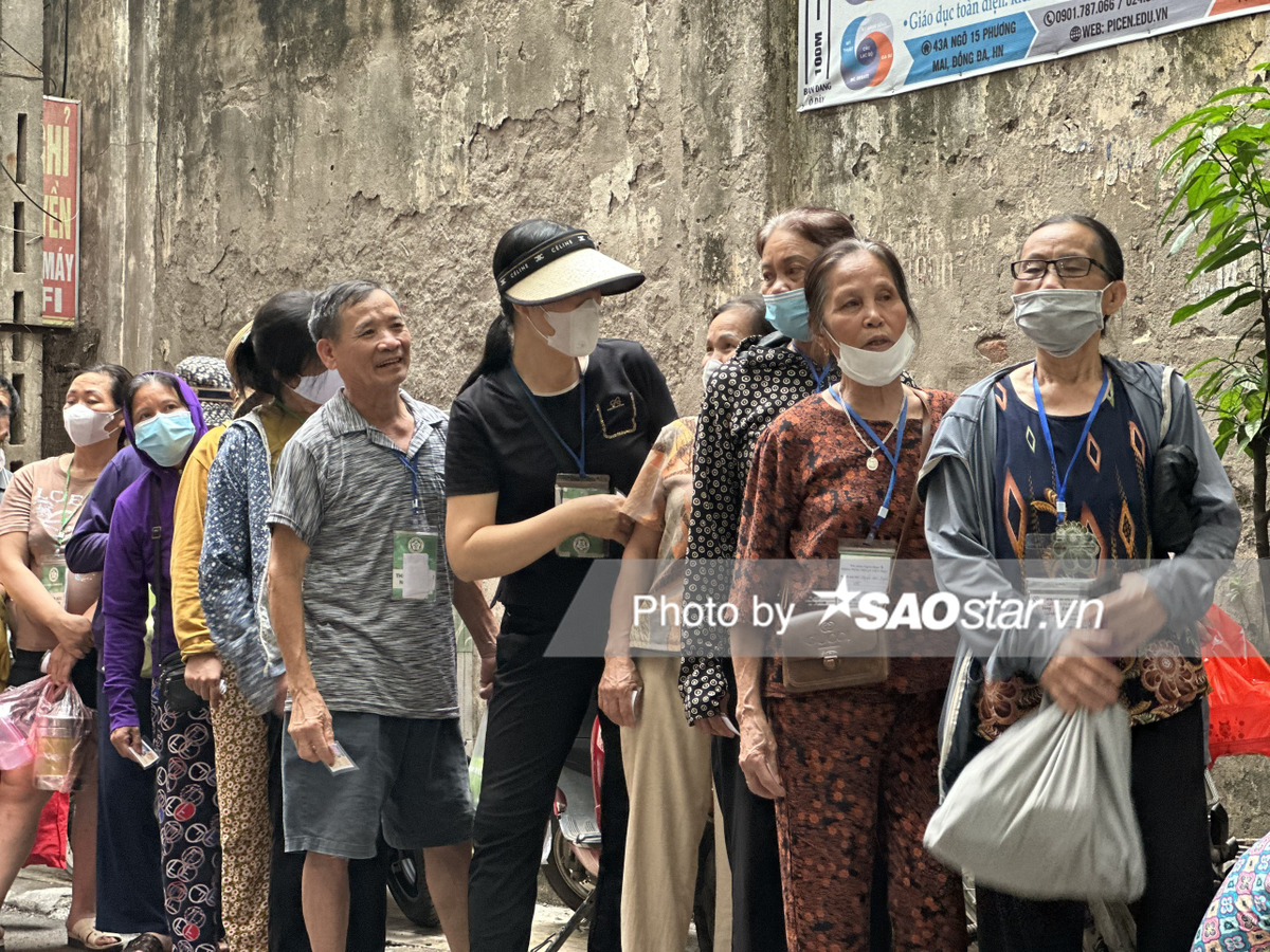 Chuyện về người 'giữ lửa' bếp ăn 0 đồng Bạch Mai - nơi bán suất cơm trả phí bằng nụ cười Ảnh 2