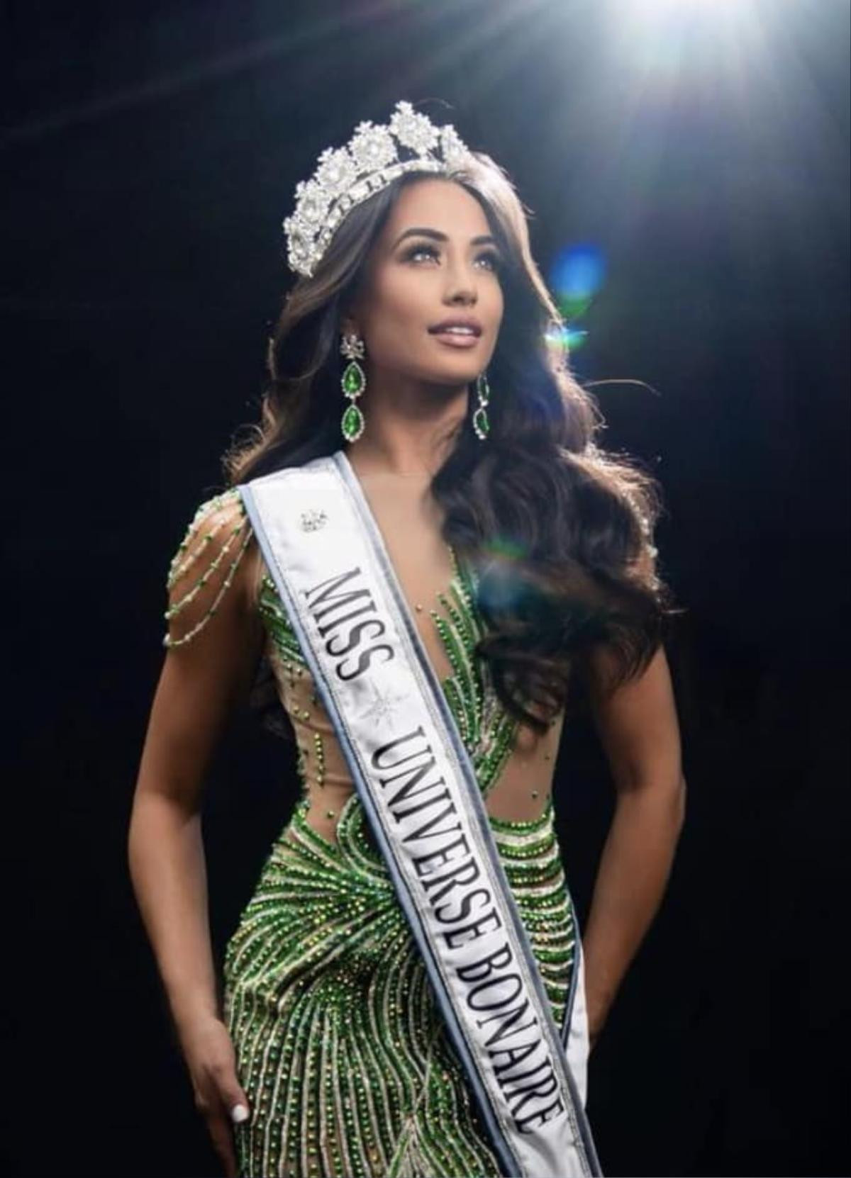 Một dải sash bất ngờ quay trở lại đường đua Miss Universe sau 25 năm vắng bóng Ảnh 1