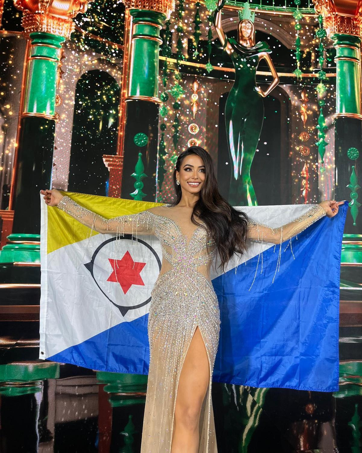 Một dải sash bất ngờ quay trở lại đường đua Miss Universe sau 25 năm vắng bóng Ảnh 2