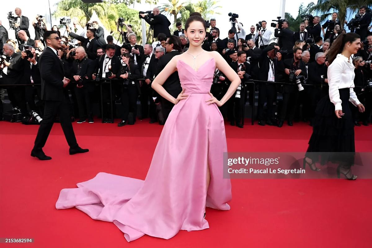 Nữ thần Yoona (SNSD) hóa 'công chúa ngủ trong rừng' tại thảm đỏ Cannes 2024 Ảnh 1