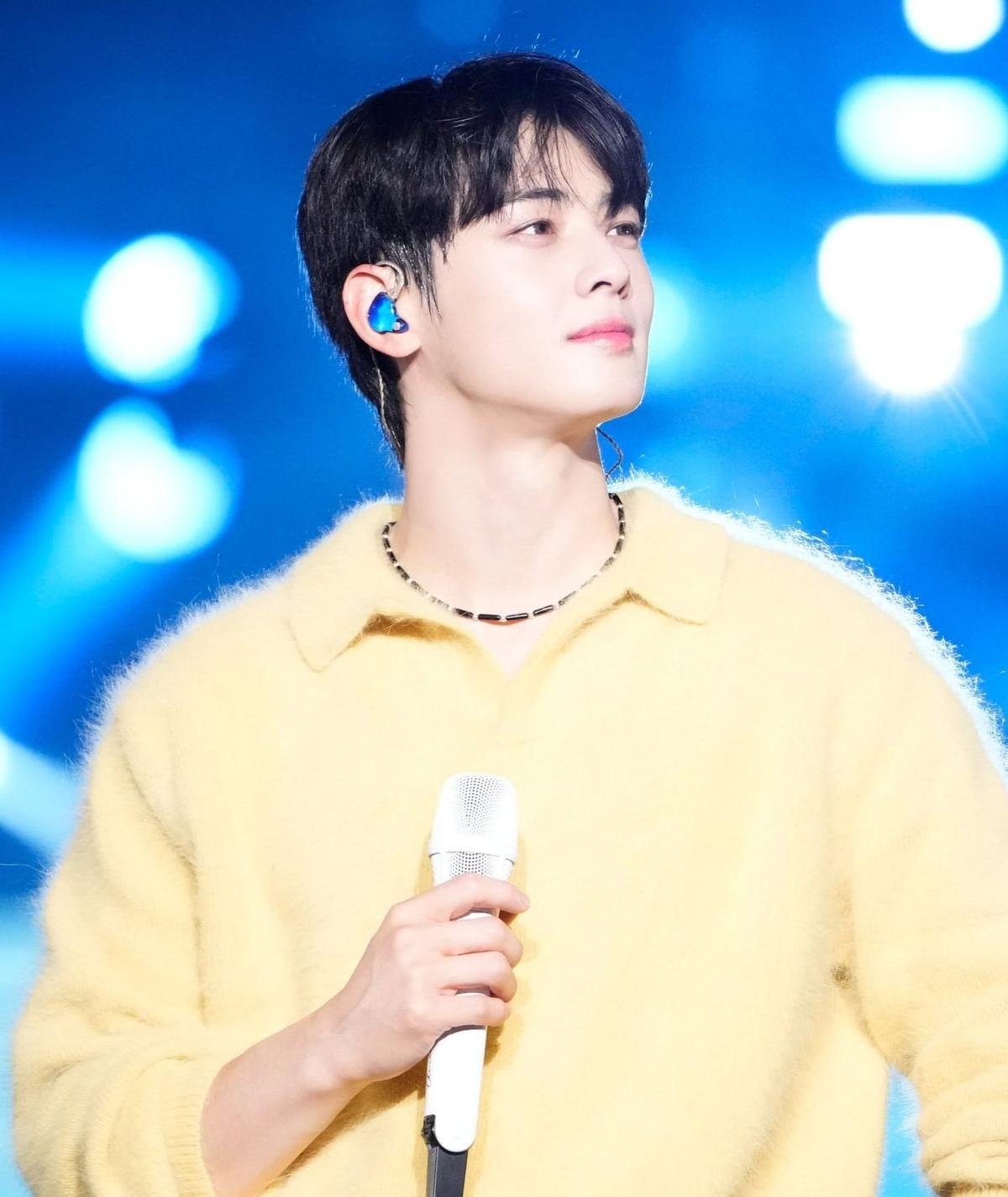 Cha Eun Woo gây sốt vì sự cố trang phục, để lộ ngoại hình xôi thịt 'đốt mắt' khán giả Ảnh 3