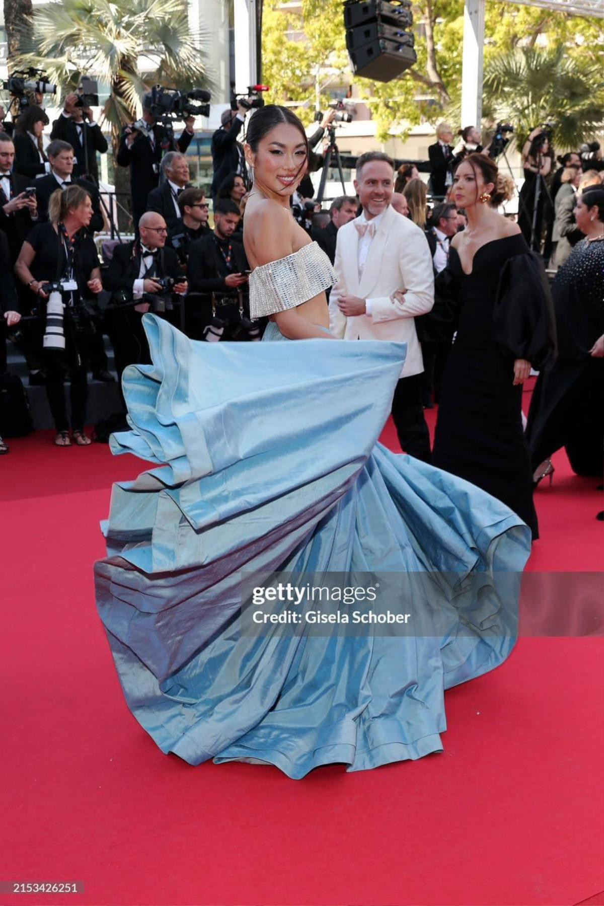 Á hậu Việt tại Cannes: Người được chồng 'tháp tùng', người gây chú ý Ảnh 2