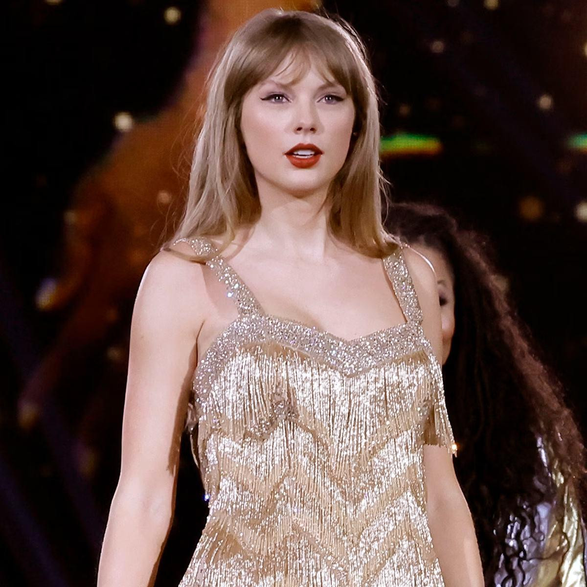 Khán giả gây náo loạn, phá hàng rào tại concert của Taylor Swift Ảnh 2