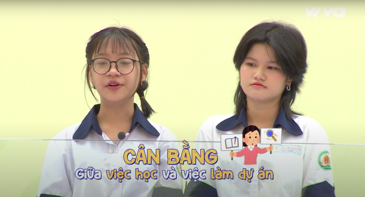 PiaLinh trao cái ôm động viên nữ sinh tự ti về thực lực bản thân tại bục dũng khí của Thiếu Niên Tỏa Sáng Ảnh 5