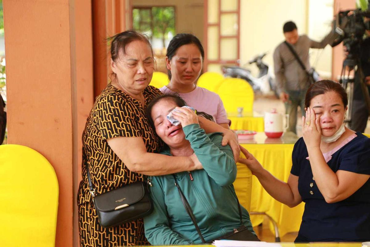 Bé trai 5 tuổi bị bỏ quên trên xe đưa đón: 'Cháu tôi bị ngạt cả ngày trời mà không ai hay' Ảnh 1