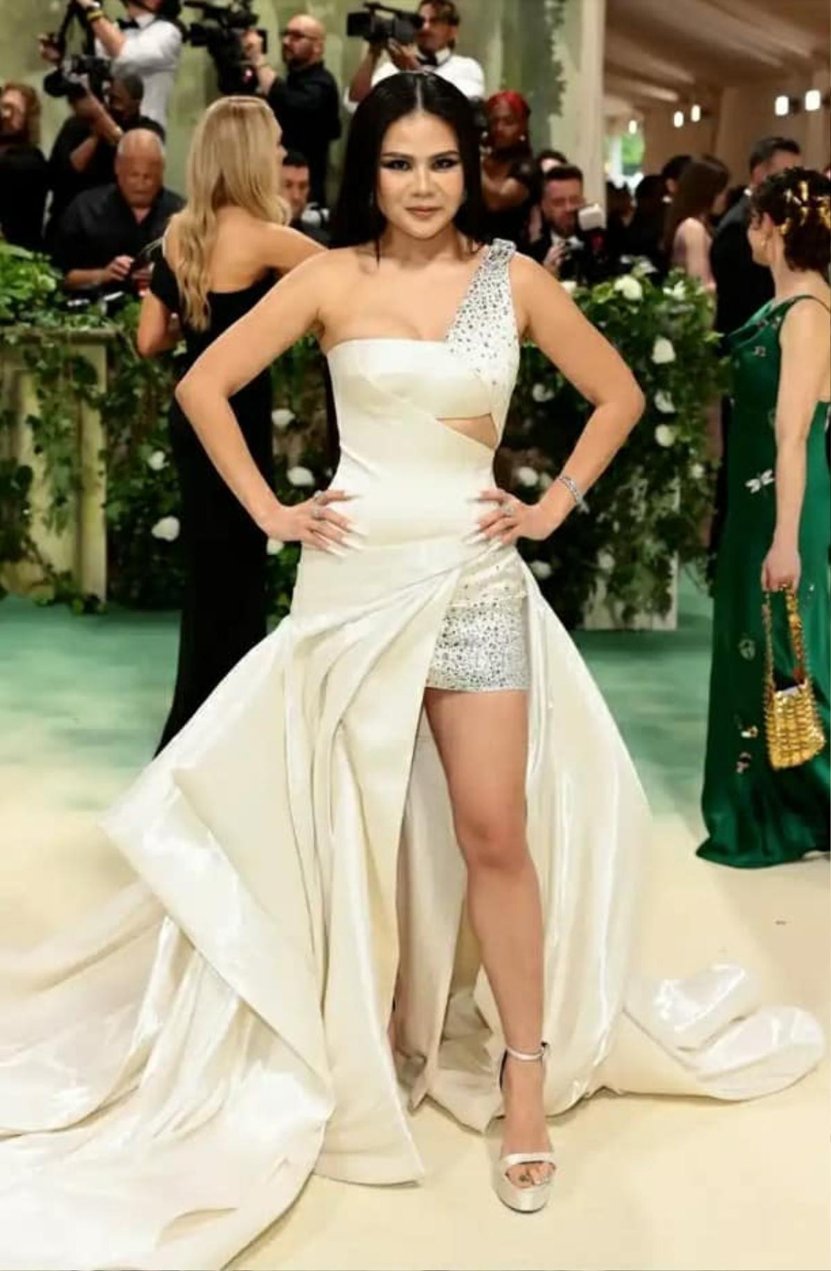 Met Gala 2024 xuất hiện nhiều thiết kế rối rắm, gây thất vọng Ảnh 6