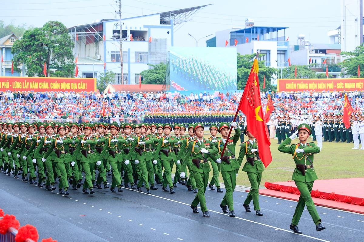 Những hình ảnh ấn tượng tại Lễ diễu binh, diễu hành kỷ niệm 70 năm Chiến thắng Điện Biên Phủ Ảnh 19