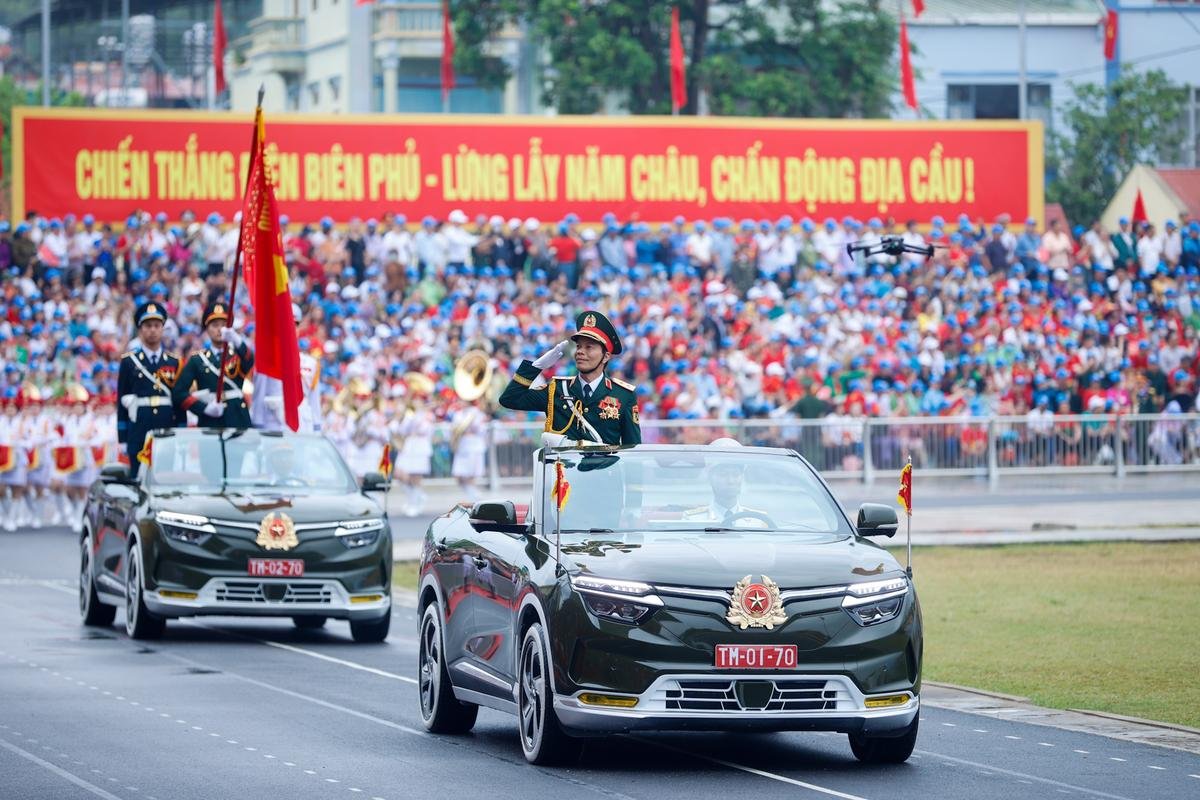 Những hình ảnh ấn tượng tại Lễ diễu binh, diễu hành kỷ niệm 70 năm Chiến thắng Điện Biên Phủ Ảnh 6