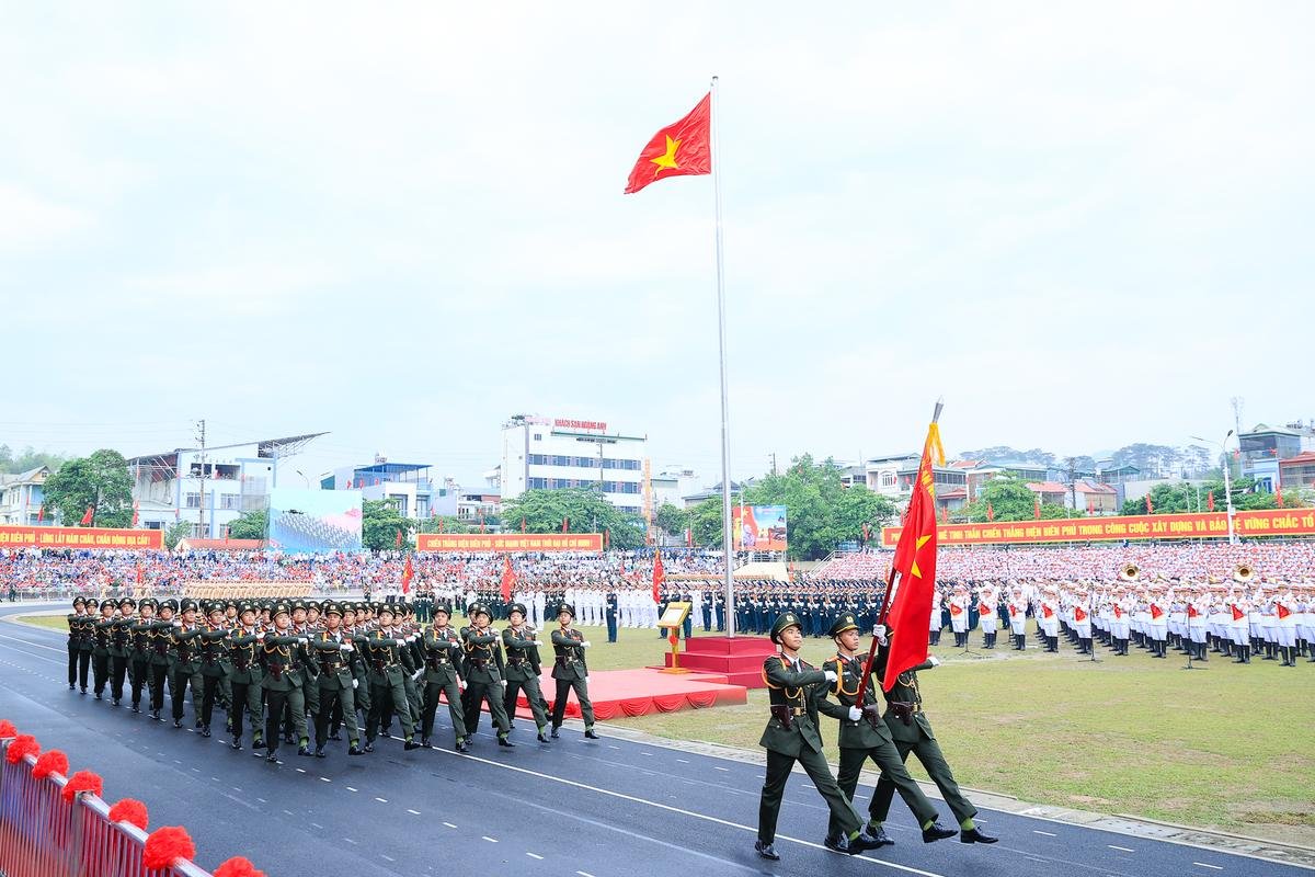 Những hình ảnh ấn tượng tại Lễ diễu binh, diễu hành kỷ niệm 70 năm Chiến thắng Điện Biên Phủ Ảnh 18