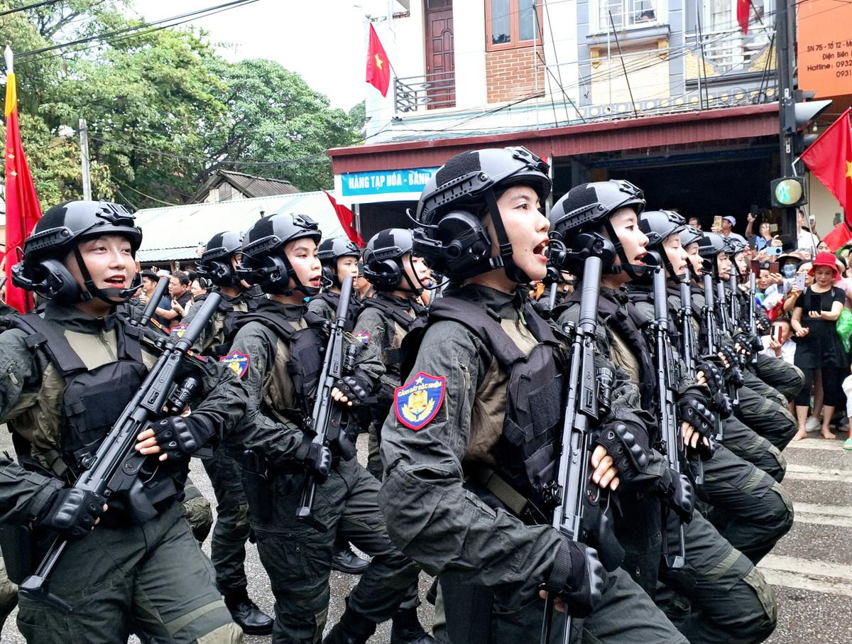 Những "bóng hồng" trong Lễ diễu binh, diễu hành kỷ niệm 70 năm Chiến thắng Điện Biên Phủ- Ảnh 20.