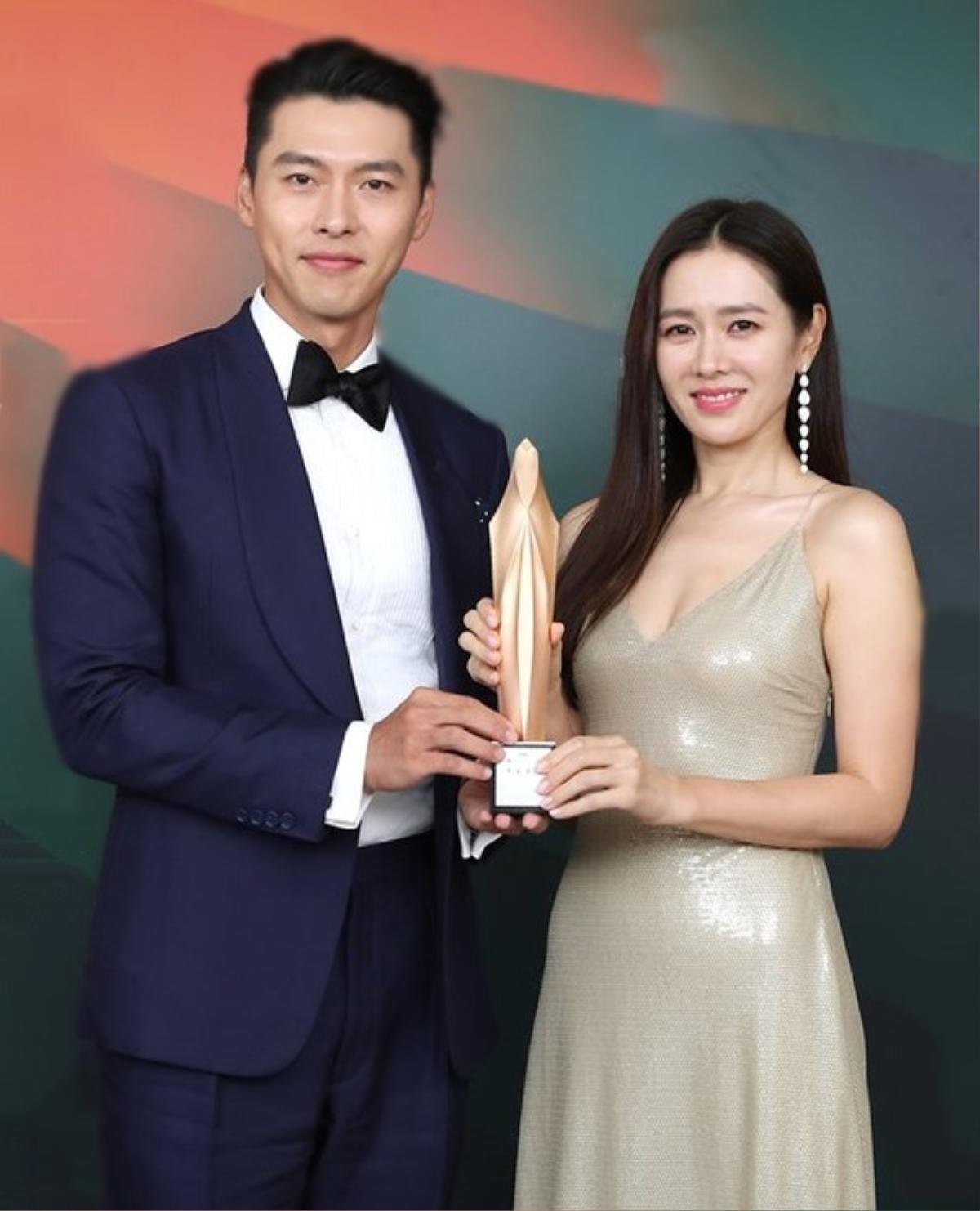 Hyun Bin thay mặt Song Hye Kyo trả thù Song Joong Ki ngay tại Baeksang theo cách ít ai ngờ tới Ảnh 2