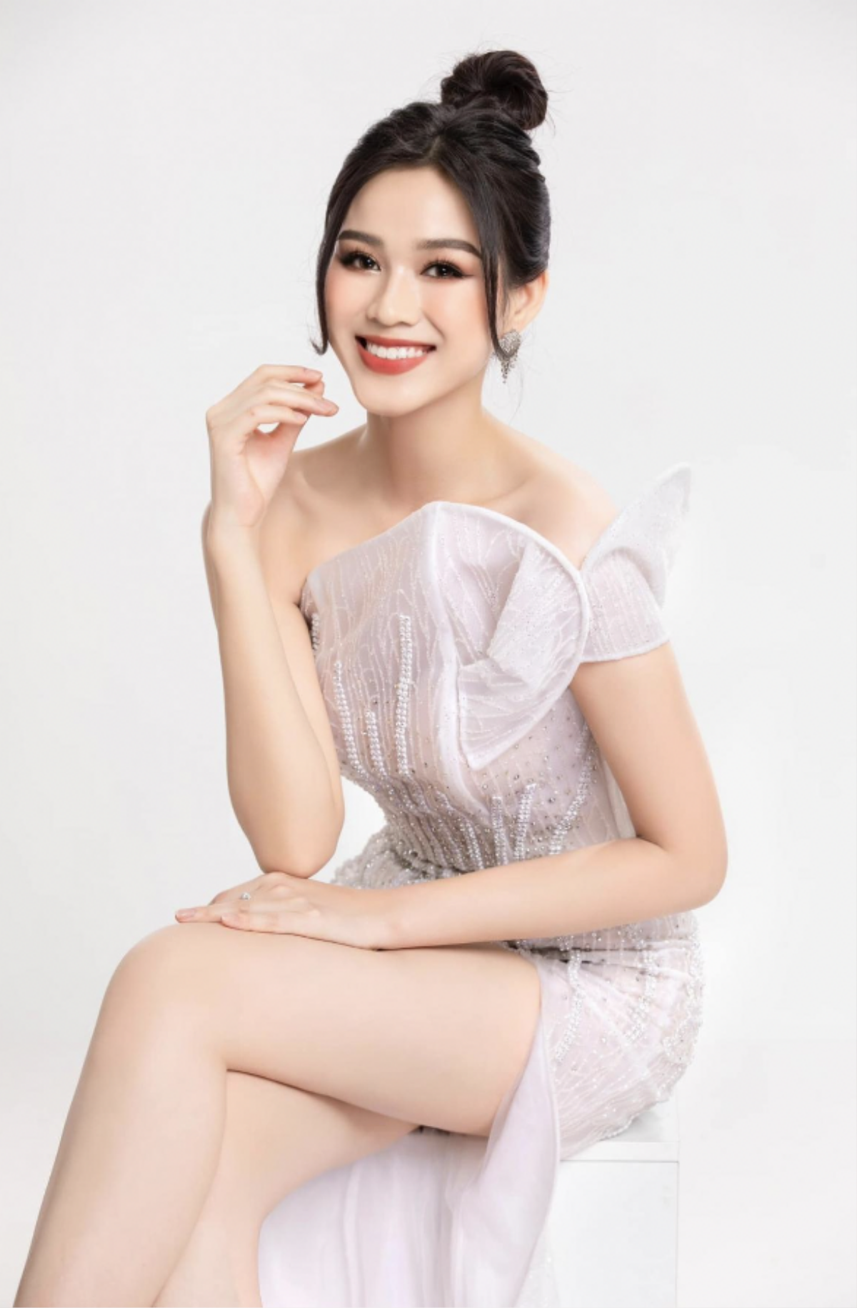 Á hậu Miss World Vietnam hết cơ hội chinh chiến ở cuộc thi mẹ Ảnh 2