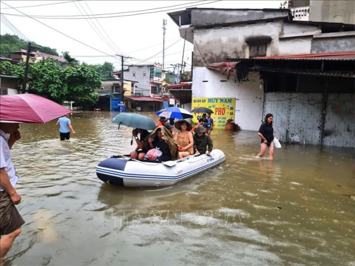 Danh tính Thượng uý CSGT lao qua dòng nước lũ cứu người ở Hà Giang Ảnh 2