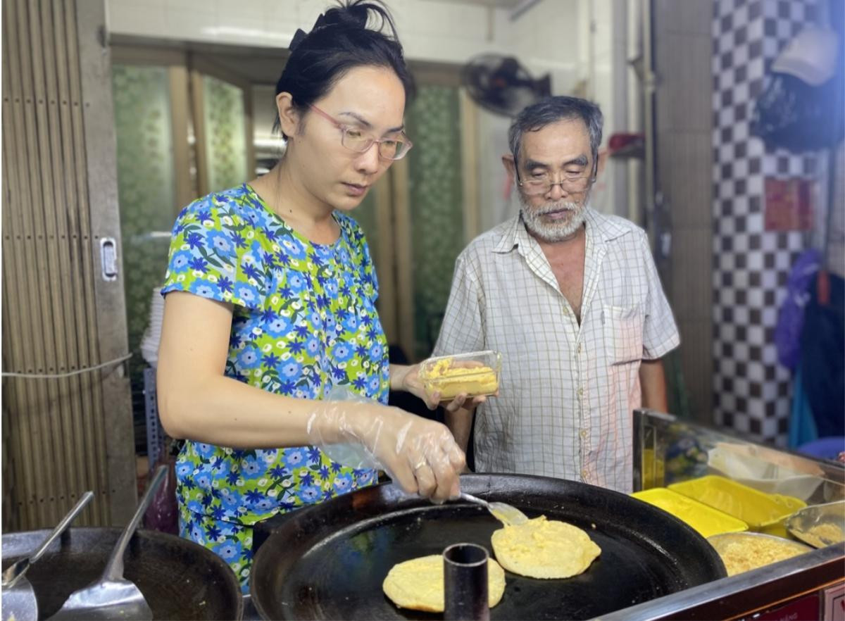 Hai con trai lần lượt chuyển giới, người bố nuốt nước mắt xem con là báu vật trên đời Ảnh 1