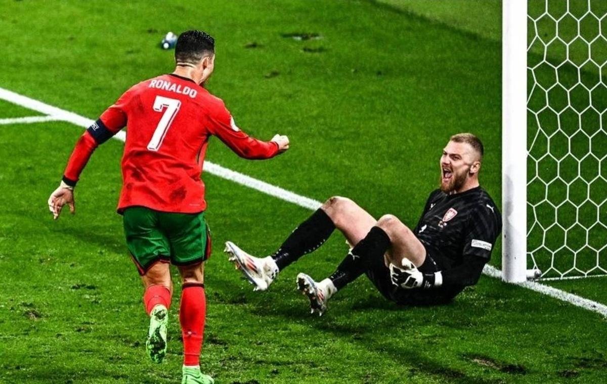 Ronaldo gây cười và xấu xí trong ngày đi vào lịch sử EURO Ảnh 1