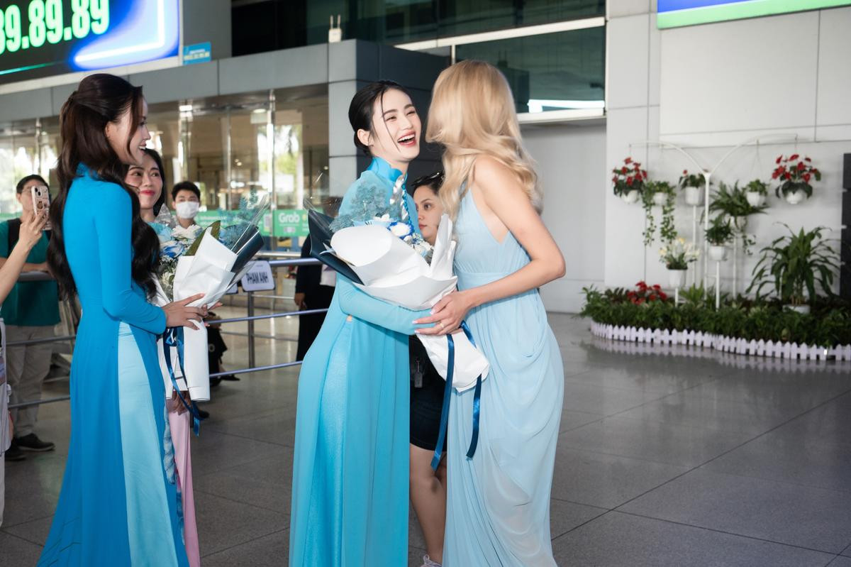 Búp bê sống' Miss World 2024 muốn ăn phở khi vừa đáp cánh đến Việt Nam Ảnh 4