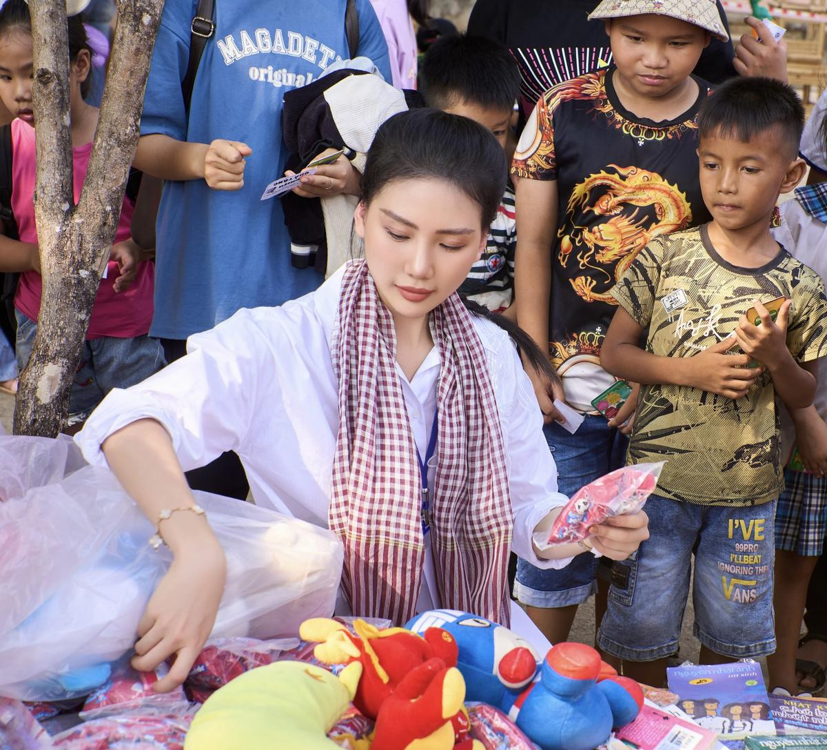 Bùi Quỳnh Hoa bị 'đào' ảnh thời còn 'phèn', so với hiện tại khác biệt cỡ nào? Ảnh 8