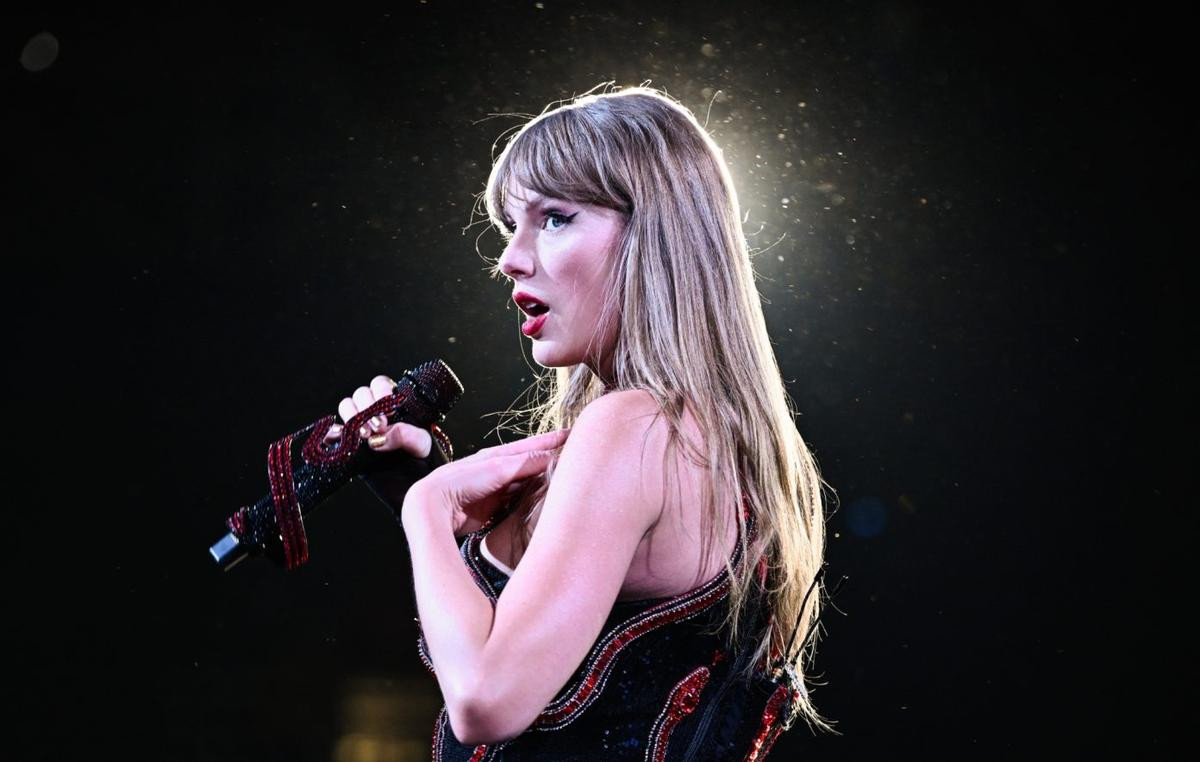 Loạt ca khúc của Taylor Swift xuất hiện trong bản tin thời tiết Ảnh 1