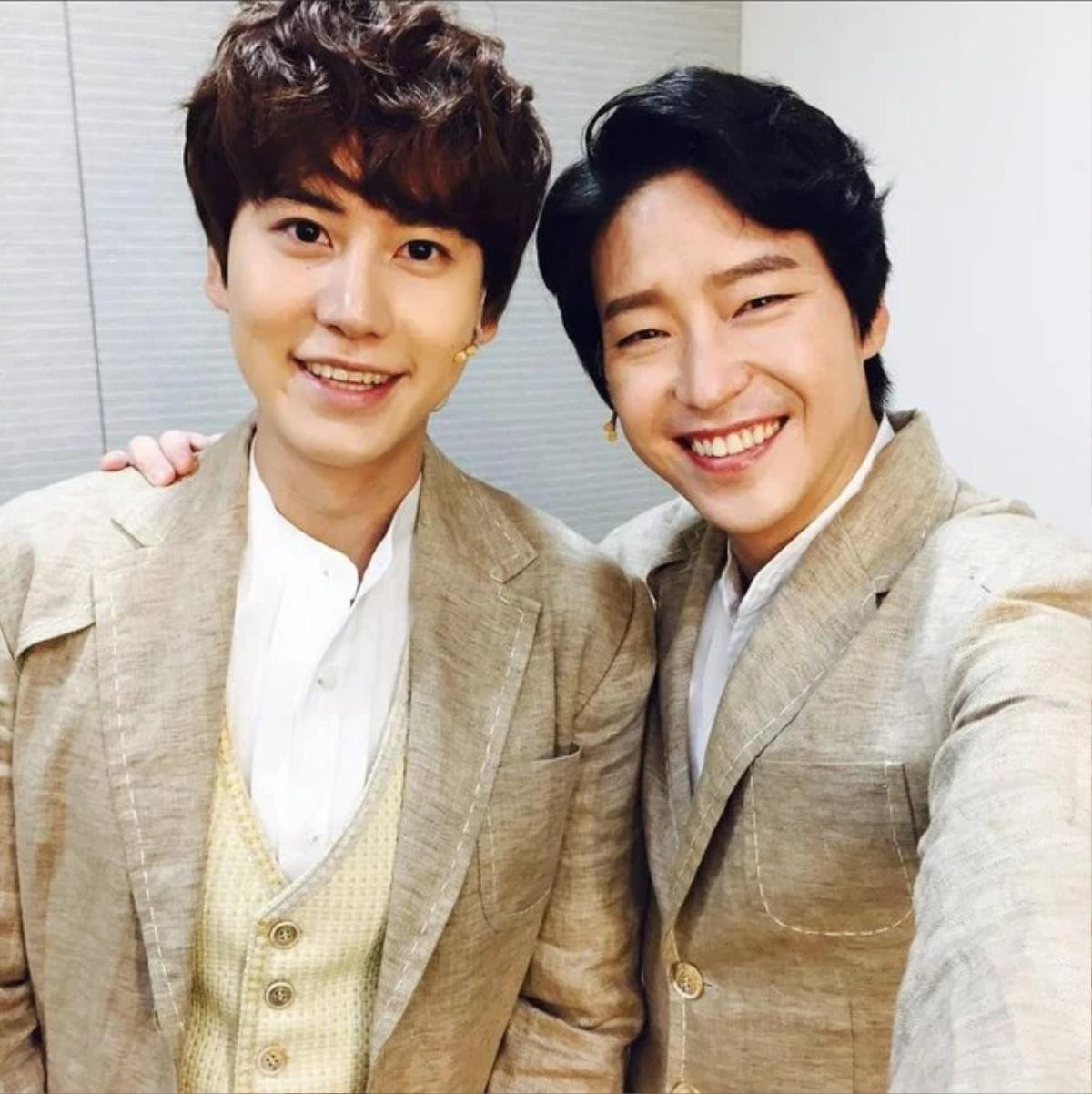 Kyuhyun (Super Junior) làm rõ tin hẹn hò đồng giới Ảnh 2