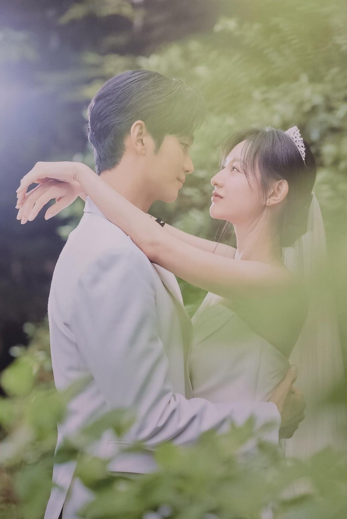 Kim Soo Hyun và Kim Ji Won vô tình để lộ bằng chứng đã về chung một nhà Ảnh 1