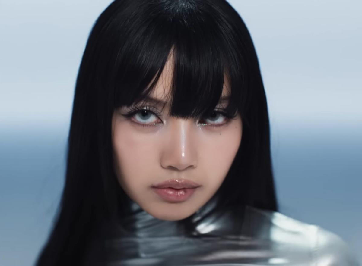 Lisa 'khét lẹt' trong MV mới, fan hụt hẫng vì một chi tiết Ảnh 2