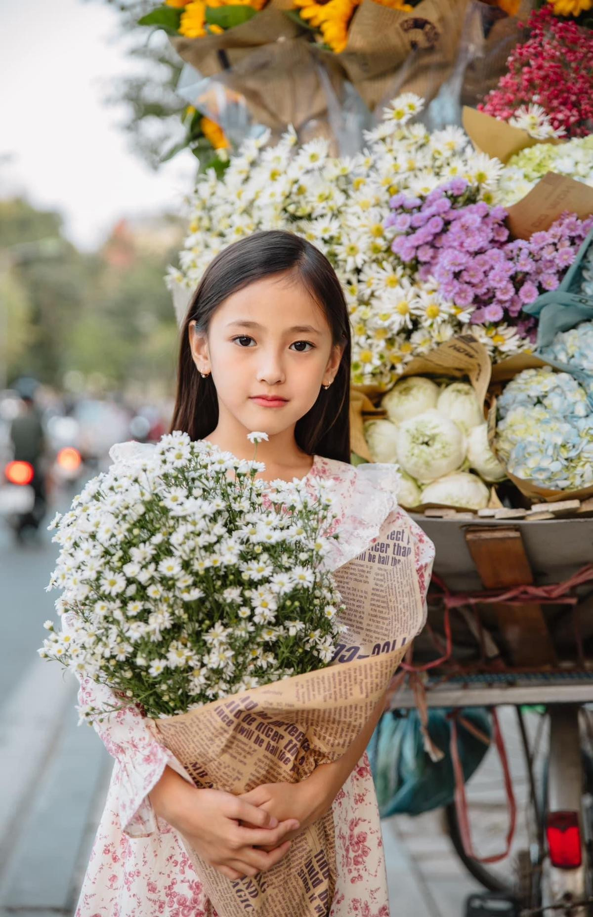 Con gái Hà Kiều Anh: Nhan sắc chuẩn Hoa hậu, ở biệt thự 400 tỷ, 7 tuổi đã thuộc lòng nhạc BLACKPINK Ảnh 8