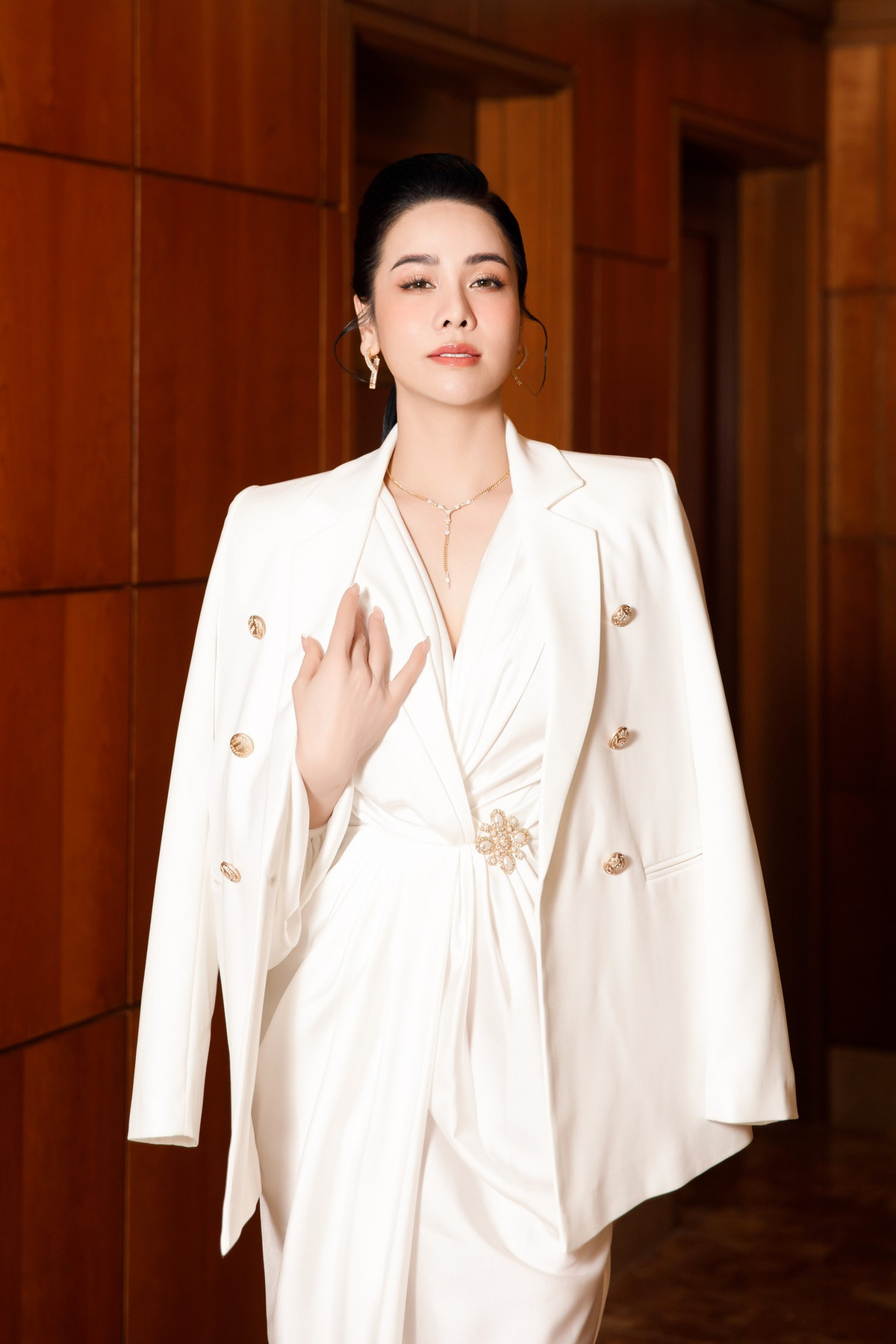 Nhật Kim Anh đi diễn ở trường học, 'quậy nát' sân khấu cùng sinh viên Ảnh 1