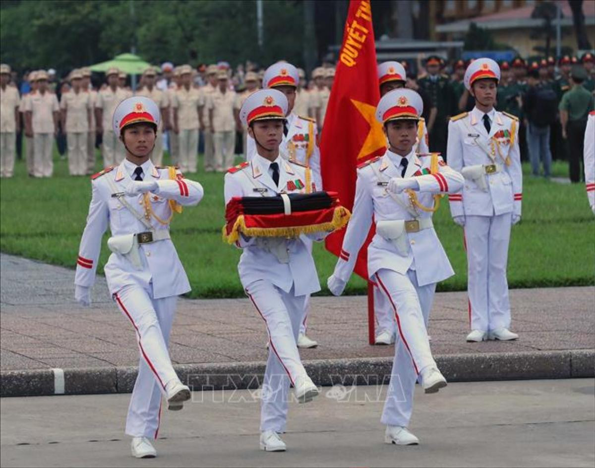 Lễ treo cờ rủ Quốc tang Tổng Bí thư Nguyễn Phú Trọng tại quảng trường Ba Đình Ảnh 4