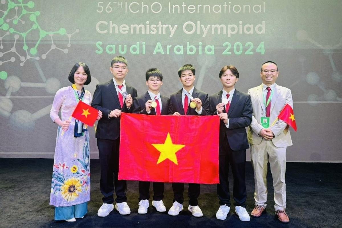 4 học sinh Việt Nam giành huy chương Olympic Hóa học quốc tế 2024 Ảnh 1