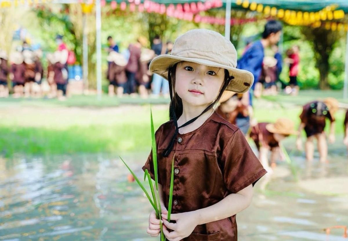 Loạt ảnh siêu đáng yêu của ái nữ Bào Ngư nhà Quách Ngọc Tuyên Ảnh 4