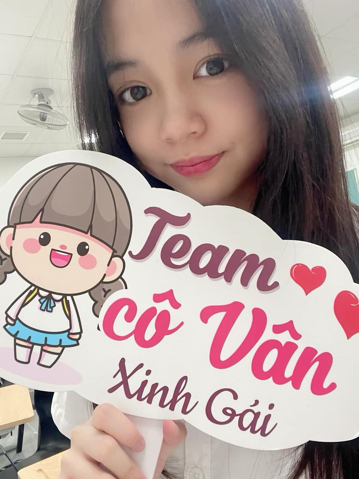 'Con gái' 13 tuổi của Việt Anh khoe nhan sắc như hoa hậu vào ngày tựu trường Ảnh 2